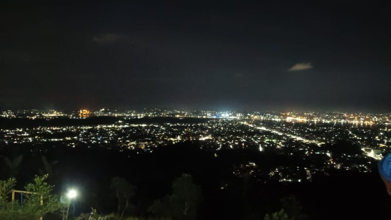Foto : View City Light dari atas Tebing Lonceng