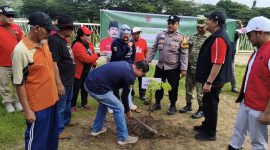 Foto : Partai PDI - Perjuangan dalam Agenda Bakti Sosial Penanaman Pohon Buah di Folder Air Hitam, dalam Rangka Memperingati Bulan Bung Karno