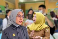 Foto: Sekretaris Komisi IV DPRD Kota Samarinda, Riska Wahyuningsih (baju abu). Kadis DP2KB, Deasy Evriyani. (Zull/LJ)