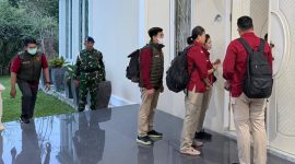 Foto: Potret Kejagung mendatangi rumah Eks Bupati Nunukan untuk melakukan penggeledahan. (DOK. Kejagung )