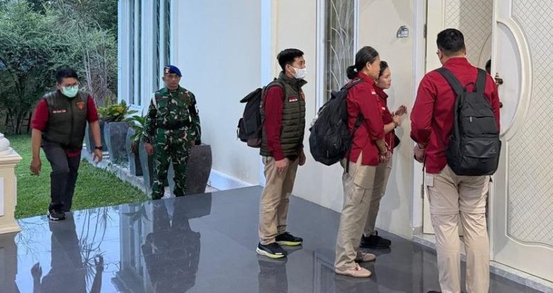 Foto: Potret Kejagung mendatangi rumah Eks Bupati Nunukan untuk melakukan penggeledahan. (DOK. Kejagung )