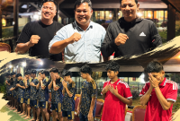 Foto: Pemain cabor sepakbola Kutai barat dan ketua KONI Kubar (Tengah ) bersama Ketua ASKAB (kanan) PSSI Kubar.