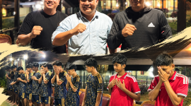 Foto: Pemain cabor sepakbola Kutai barat dan ketua KONI Kubar (Tengah ) bersama Ketua ASKAB (kanan) PSSI Kubar.