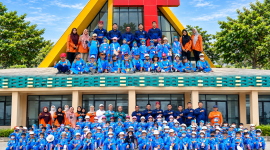 Foto: FKUB Kota Samarinda bersama siswa SD Fastabaqul Khairaat saat melakukan field Trip lintas agama. (Dok. FKUBSamarinda)