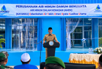 Foto: Bupatu Kab. Bulungan, Syarwani saat meresmikan AMDK KAYANKU. (Yudis/Bul)