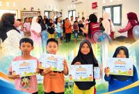 Foto: Potret kegiatan KKN Tematik UINSI Samarinda 'Rumah Belajar' di Kel. Salok Api Laut, Samboja Barat, Kukar. (Dok. KKN Tematik UINSI Samarinda)
