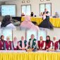 Foto: Potret Mahasiswa KKN Tematik UINSI Samarinda saat mendampingi UMKM Kel. Salok Api Laut, Samboja Barat melakukan sertifikasi halal. (Dok. KKN Tematik UINSI Samarinda)
