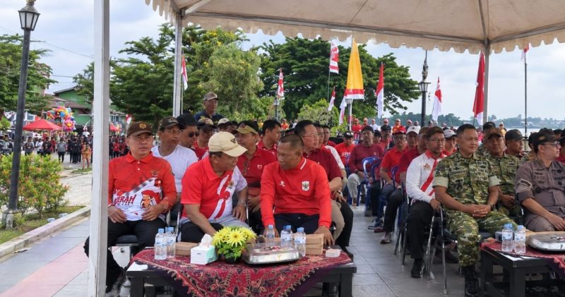 Foto: Kegiatan pembagian bendera bersama Pemerintah Kabupaten Bulungan.