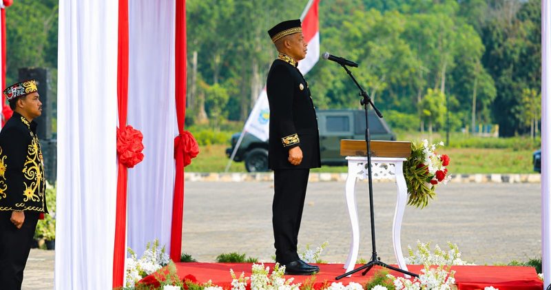 Foto: Bupati Bulungan, Syarwani saat menjadi pembina upacara HUT RI ke-81 di Hutan Kota Bunda Hayati.