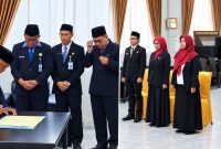 Foto: Kepala Dinkes Bulungan, saat melantik 4 kepala Puskesmas.