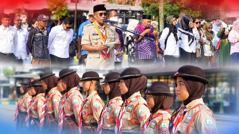 Foto: Bupati Bulungan, Syarwani saat melepas kontingan pramuka Bulungan menuju Jambore Nasional di Jakarta.