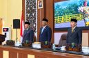 Foto: Bupati Bulungan, Syarwani (tengah) saat menghadiri Rapat Paripuna di DPRD Kabupaten Bulungan.