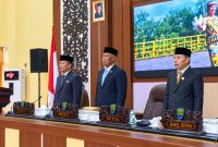 Foto: Bupati Bulungan, Syarwani (tengah) saat menghadiri Rapat Paripuna di DPRD Kabupaten Bulungan.