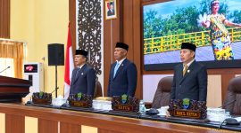 Foto: Bupati Bulungan, Syarwani (tengah) saat menghadiri Rapat Paripuna di DPRD Kabupaten Bulungan.