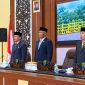 Foto: Bupati Bulungan, Syarwani (tengah) saat menghadiri Rapat Paripuna di DPRD Kabupaten Bulungan.