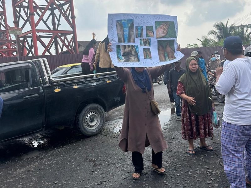 Foto: Demo warga Bakungan, Kukar akibat debu batubara. 