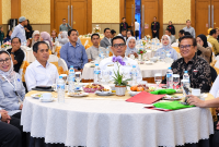Foto: Ketua DPRD Kota Samarinda, Helmi Abdullah di sebelah Walikota Samarinda, Andi Harun.