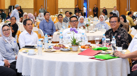 Foto: Ketua DPRD Kota Samarinda, Helmi Abdullah di sebelah Walikota Samarinda, Andi Harun.