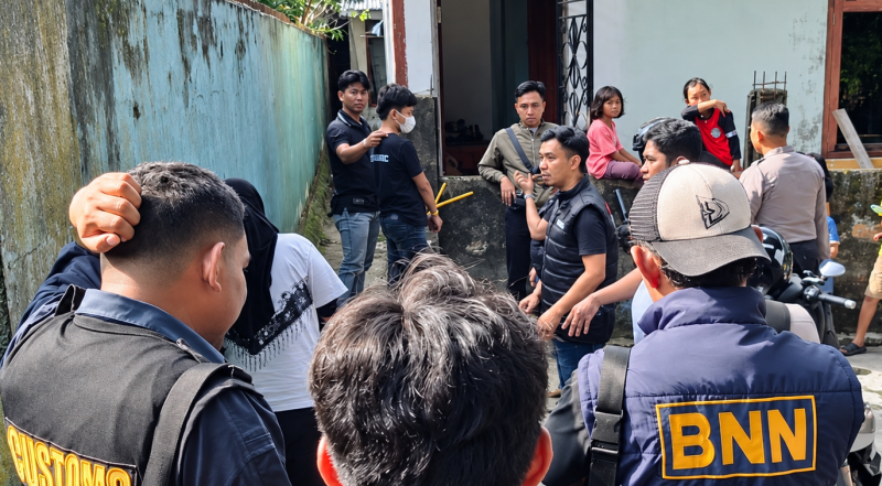 Foto: Ops gabungan pemberantasan narkoba di Tarakan oleh Direktorat Reserse Narkoba Polda Kaltara, Badan Narkotika Nasional (BNN), Satresnarkoba Polres Tarakan, TNI, Satuan Polisi Pamong Praja (Satpol PP). (Dok. Humas Polda Kaltara).