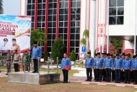Foto: Sekda Kukar, Sunggono pimpinan upacara Hari Kesaktian Pancasila di halaman kantor Bupati Kukar.