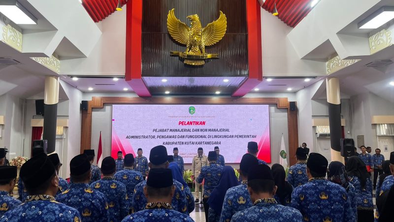 Foto: Pelantikan 64 Pejabat administrator dan non administrator Pemerintah Kabupaten Kukar.