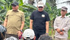 Foto: Bupati Kukar Aulia Rahman Basri dan Wali Kota Samarinda Andi Harun serta kepala PU Kukar, Wiyono.