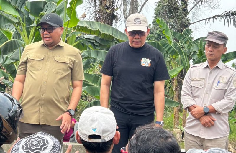 Foto: Bupati Kukar Aulia Rahman Basri dan Wali Kota Samarinda Andi Harun serta kepala PU Kukar, Wiyono.