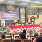Foto: Asisten I Sekretariat Daerah Kukar, Akhmad Taufik Hidayat bersama jajaran pimpinan DPRD Kukar saat paripurna.