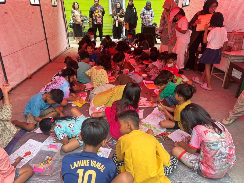 Foto: DP3A Kukar berikan fasilitas sementara dan pendampingan psikologis anak-anak Korban Kebakaran di Melayu.