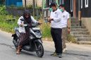 Foto: Lapas Narkotika Kelas IIA Samarinda bersama PIPAS saat membagikan masker ke warga sekitar. (Dok. Lapas Narkotika Smd Kelas IIA)