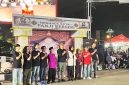 Foto: Foto bersama Kepala Bidang Pengembangan Ekonomi Kreatif Dispar Kukar, Zikri Umulda bersama talent dan Sanggar Mamanda Panji Berseri Tenggarong di Simpang Odah Etam, Tenggarong.