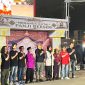 Foto: Foto bersama Kepala Bidang Pengembangan Ekonomi Kreatif Dispar Kukar, Zikri Umulda bersama talent dan Sanggar Mamanda Panji Berseri Tenggarong di Simpang Odah Etam, Tenggarong.