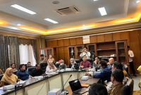 Foto: Kepala Disdamkarmatan Kukar, Fida Hurasani saat ikuti RDP di DPRD Kukar bersama OPD, Camat dan Lurah bahas soal pencegahan kebakaran.