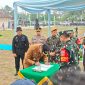 Foto: Bupati Kukar, Aulia Rahman Basri saat menandatangani berita acara usai upacara TMMD.