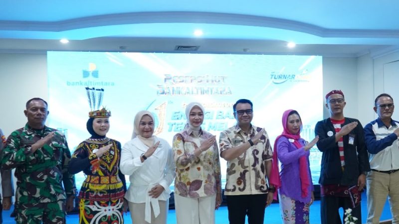 Foto: Bupati Kukar, Aulia Rahman Basri saat menghadiri HUT ke-61 Bankaltimtara di Kantor Cabang Kukar.