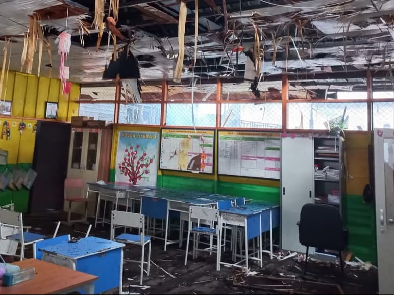 Foto: Kondisi ruang kelas SD 021 pasca kebakaran di jalan Kartini Kelurahan Loa Ipuh.