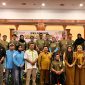 Foto: Kepala Dispora Kukar, Aji Ali Husni, menyampaikan sambutan dalam Pelatihan Dasar Pelatih Atletik.