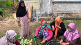 Foto: Gotong royong dalam hal pengelolaan sampah mandiri.