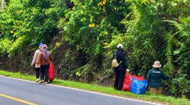 Foto: Salah satu kegiatan Jumat Bersih yang dilaksanakan Dinas Lingkungan Hidup Kabupaten Penajam Paser Utara. (Ist)