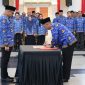 Foto: Bupati Kukar, Aulia Rahman Basri lantik 11 pejabat administrator dan pengawas Pemkab Kukar di Pendopo Odah Etam, Tenggarong..