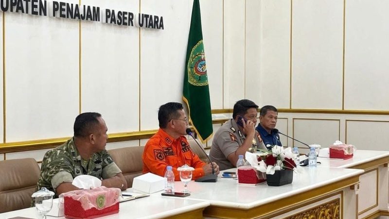Foto: Sekretaris Daerah Kabupaten Penajam Paser Utara (PPU), Tohar (tengah berbaju oren).