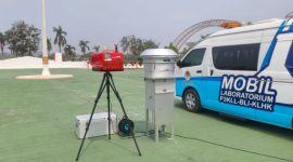 Foto: Alat pengukuran partikel debu PM2,5 yang digunakan DLHK Kukar untuk memantau kualitas udara di lapangan kompleks kantor Bupati Kukar.