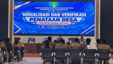 Foto: Kepala DPMD Kukar, Arianto saat gelar Sosialisasi dan Verifikasi Penataan Desa dihadapkan Camat dan para Kades Kukar.