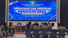 Foto: Kepala DPMD Kukar, Arianto saat gelar Sosialisasi dan Verifikasi Penataan Desa dihadapkan Camat dan para Kades Kukar.