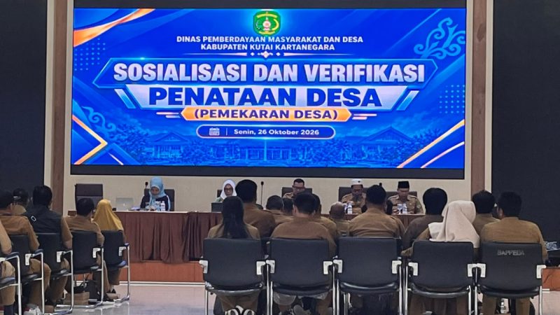 Foto: Kepala DPMD Kukar, Arianto saat gelar Sosialisasi dan Verifikasi Penataan Desa dihadapkan Camat dan para Kades Kukar.