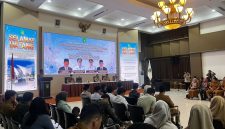 Foto: Bupati Kukar, Aulia Rahman Basri, menghadiri Pekan Inovasi dan Kreativitas Daerah di ruang serbaguna Kantor Bappeda Kompleks Kantor Bupati Kukar.