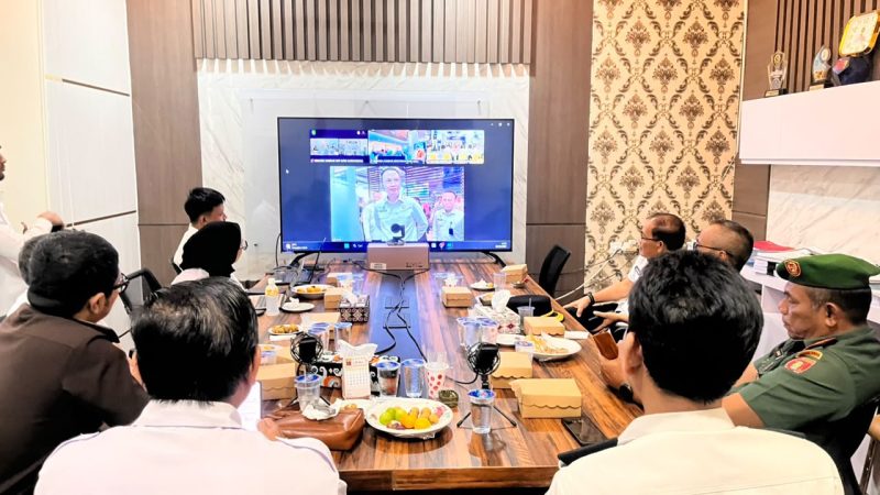 Foto: Peresmian Beranda Imigrasi di Mal Pelayanan Publik (MPP) Kukar oleh Kepala Seksi Teknologi Informasi dan Komunikasi Keimigrasian, Jeacky Gerald Gerung, bersama jajaran Forkopimda.